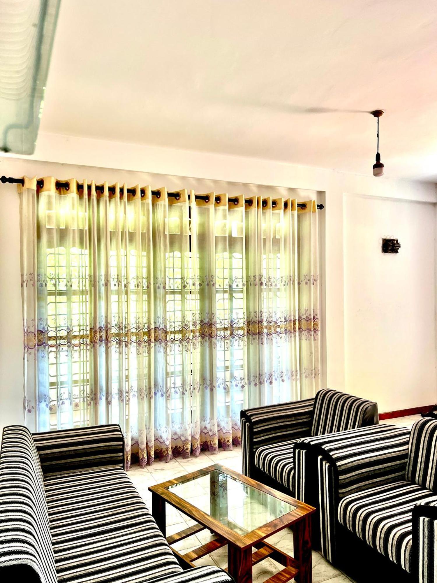 Pineview Lodge Ела Екстериор снимка