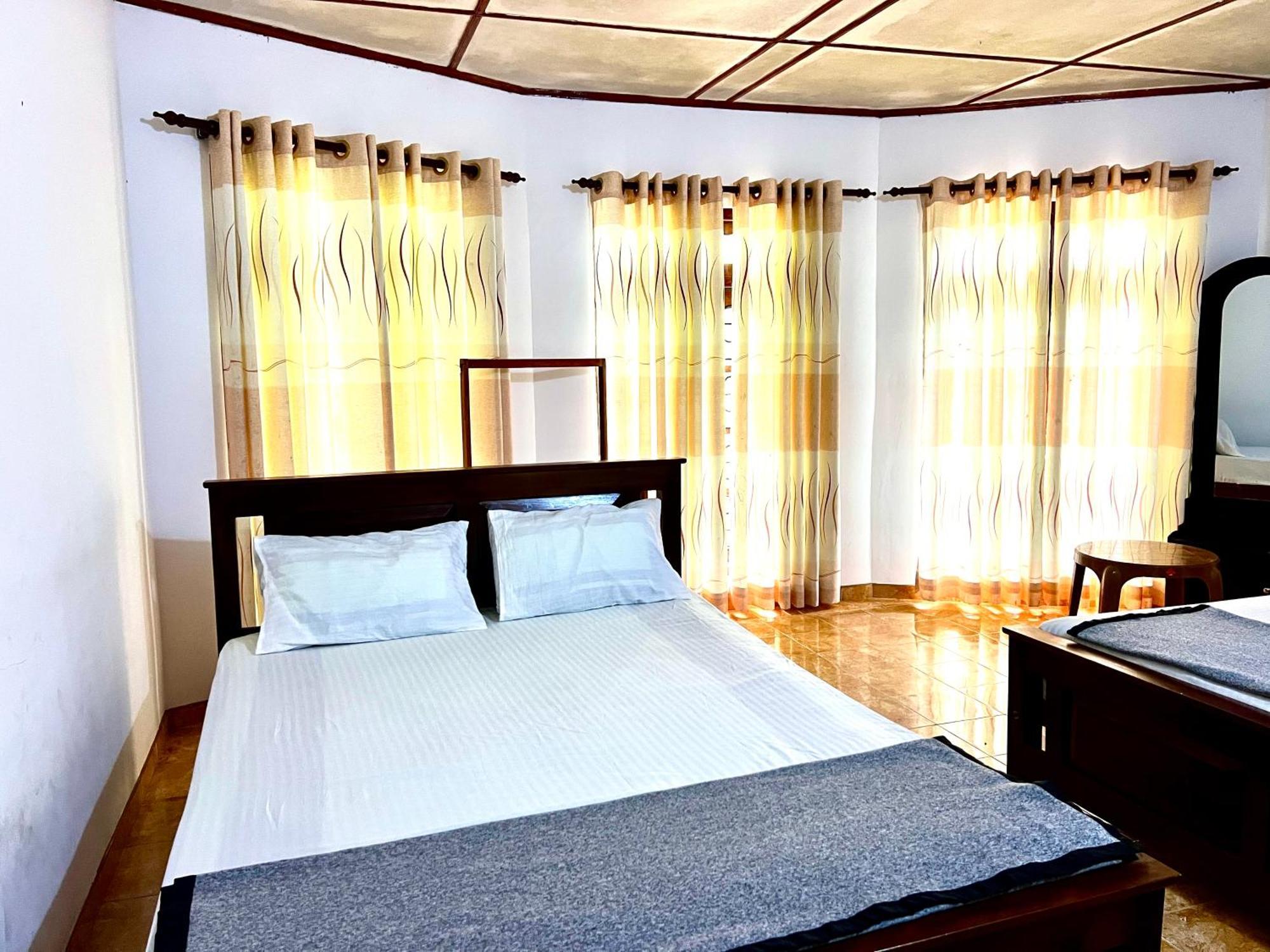 Pineview Lodge Ела Екстериор снимка
